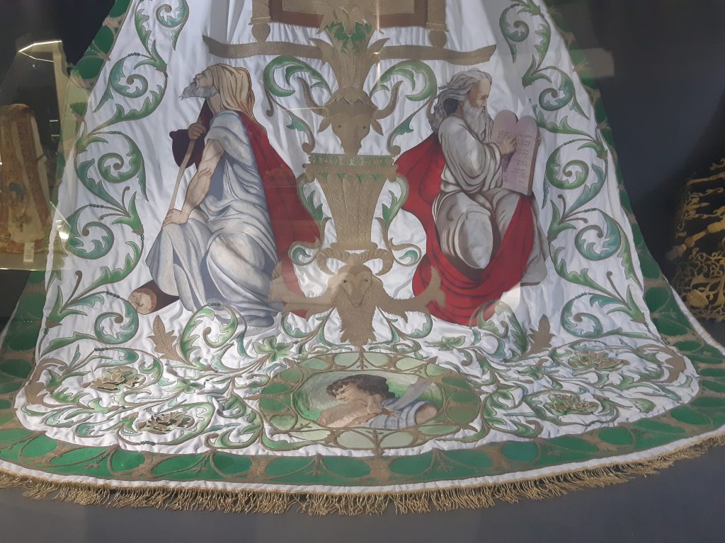 embroidery paso blanco lorca